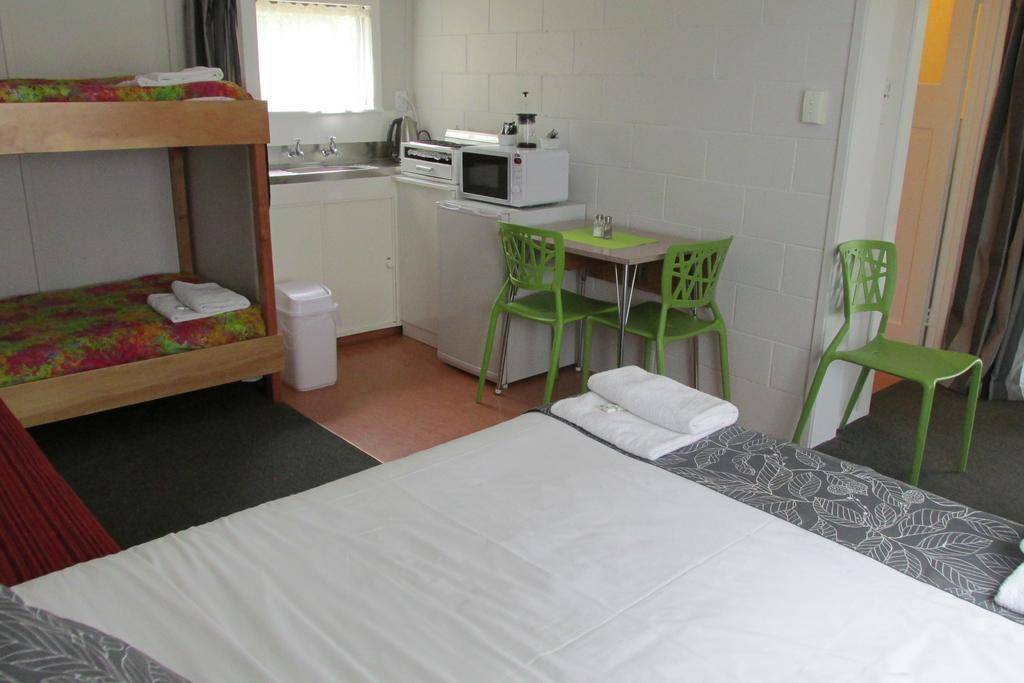 Fernwood Holiday Park Motueka Room photo